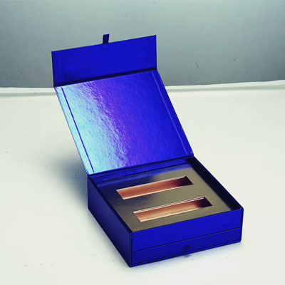 жесткая коробка с зеркальным и металлическим покрытием